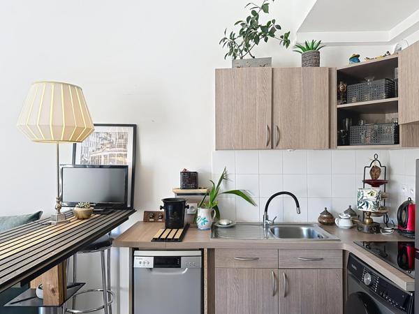 Appartement lumineux avec balcon sur les lacs et chambre vue mer : un bien unique