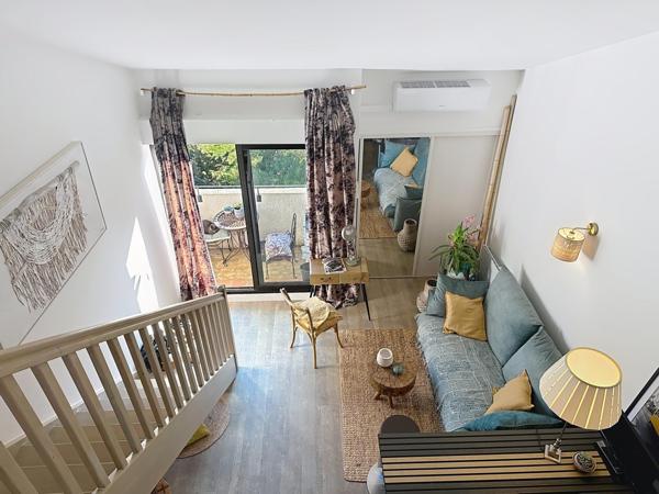 Appartement lumineux avec balcon sur les lacs et chambre vue mer : un bien unique