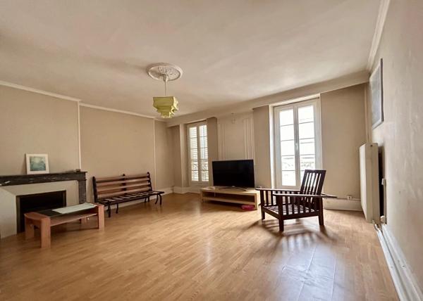 Vente                                                      Appartement
                        
                     5 pièces                      132 m2                     à Nevers