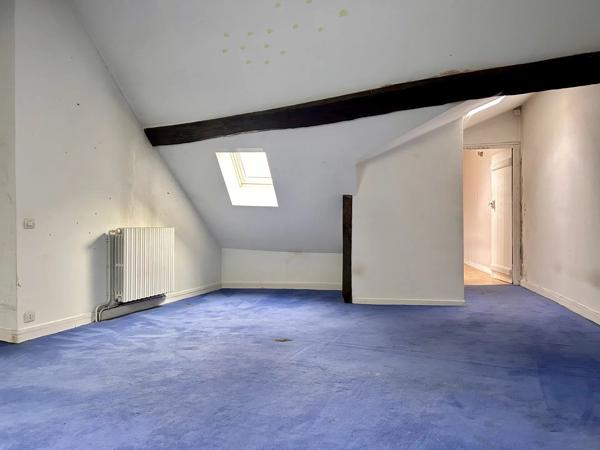Vente                                                      Appartement
                        
                     5 pièces                      132 m2                     à Nevers