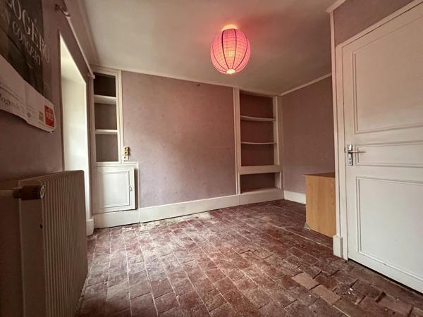 Vente                                                      Appartement
                        
                     5 pièces                      132 m2                     à Nevers