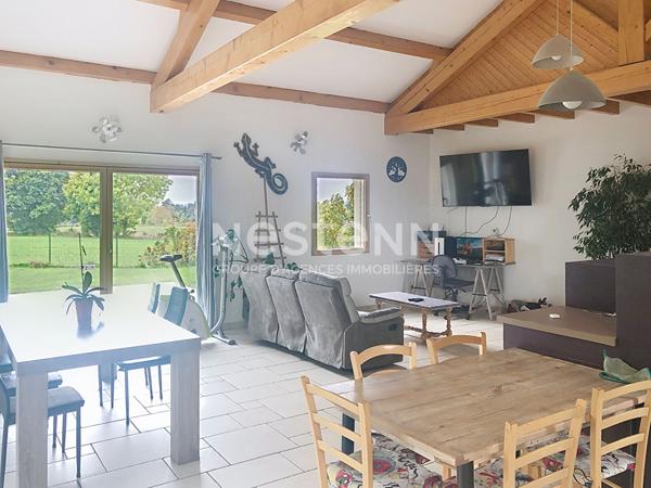 Maison traditionnelle avec vue , 4 chambres, garage et terrain sur Lapte