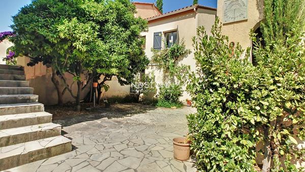 Maison avec dépendance à vendre à 15 minutes d'Argelès sur mer, 7 pièces, 169.82 m² sur 11546 m² de parc