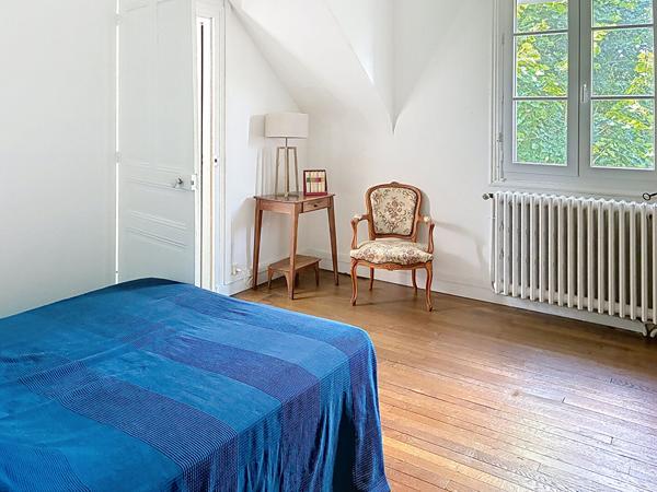 Maison de maître au charme de l'ancien avec 5 chambres, dépendances et  magnifique terrain de plus de 2 400 m²