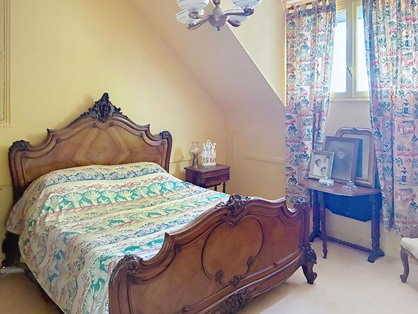 Maison de maître au charme de l'ancien avec 5 chambres, dépendances et  magnifique terrain de plus de 2 400 m²