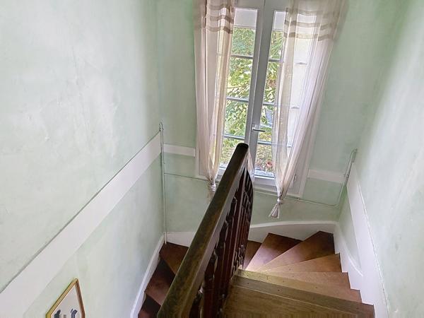 Maison de maître au charme de l'ancien avec 5 chambres, dépendances et  magnifique terrain de plus de 2 400 m²