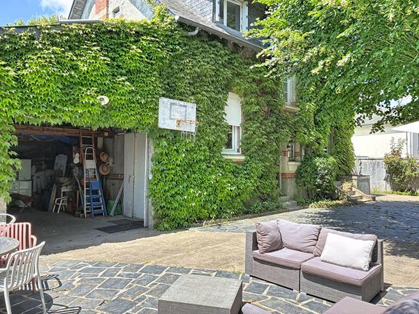 Maison de maître au charme de l'ancien avec 5 chambres, dépendances et  magnifique terrain de plus de 2 400 m²