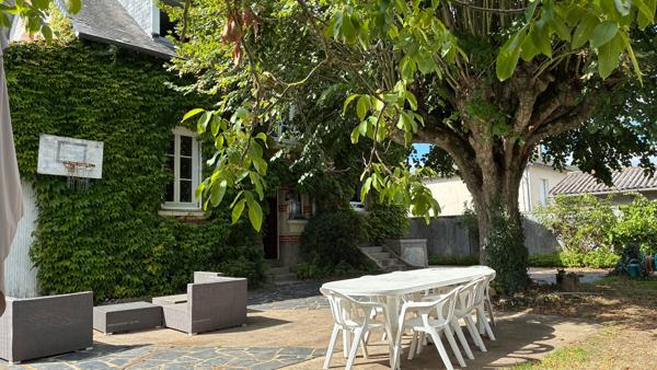 Maison de maître au charme de l'ancien avec 5 chambres, dépendances et  magnifique terrain de plus de 2 400 m²