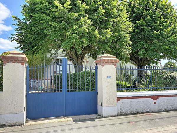 Maison de maître au charme de l'ancien avec 5 chambres, dépendances et  magnifique terrain de plus de 2 400 m²