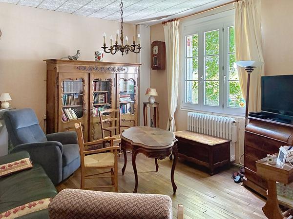 Maison de maître au charme de l'ancien avec 5 chambres, dépendances et  magnifique terrain de plus de 2 400 m²