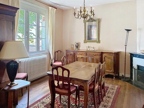Maison de maître au charme de l'ancien avec 5 chambres, dépendances et  magnifique terrain de plus de 2 400 m²
