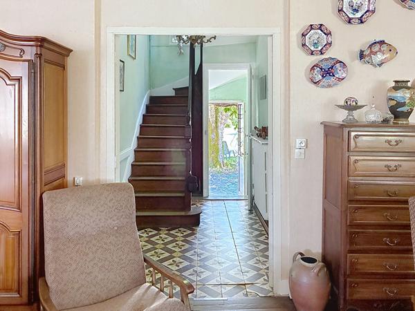 Maison de maître au charme de l'ancien avec 5 chambres, dépendances et  magnifique terrain de plus de 2 400 m²