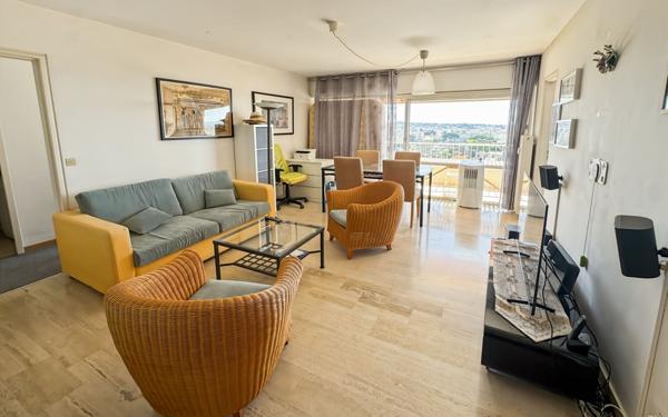 Appartement à vendre    2 pièces • 48 m2 Antibes