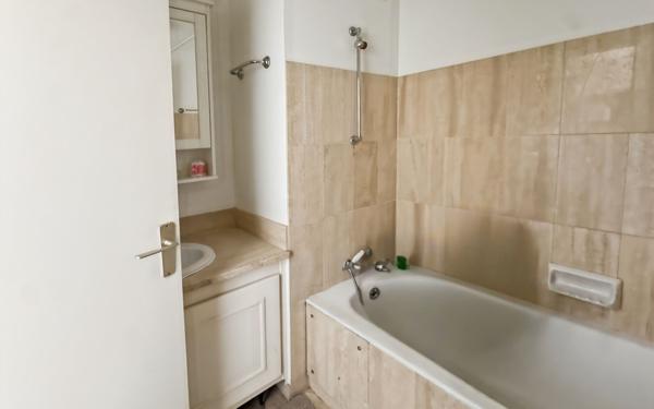 Appartement à vendre    2 pièces • 48 m2 Antibes