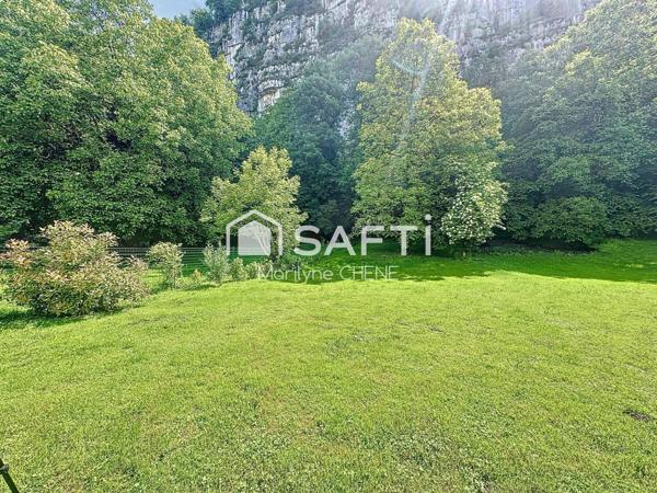 maison ou gîte d'environ 180m² sur une parcelle de 941m²