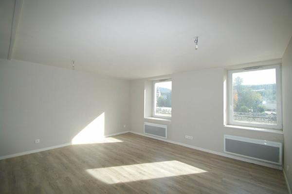 Immeuble à vendre    3 pièces •  Senones