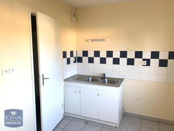 Appartement à louer 3 pièces 62.87m² Vivy (49680)