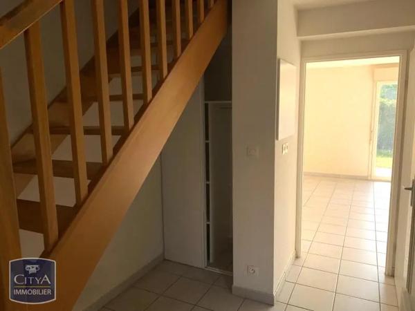 Appartement à louer 3 pièces 62.87m² Vivy (49680)