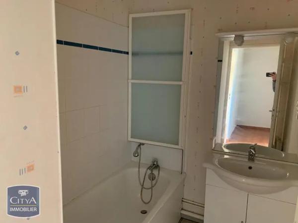 Appartement à louer 3 pièces 62.87m² Vivy (49680)