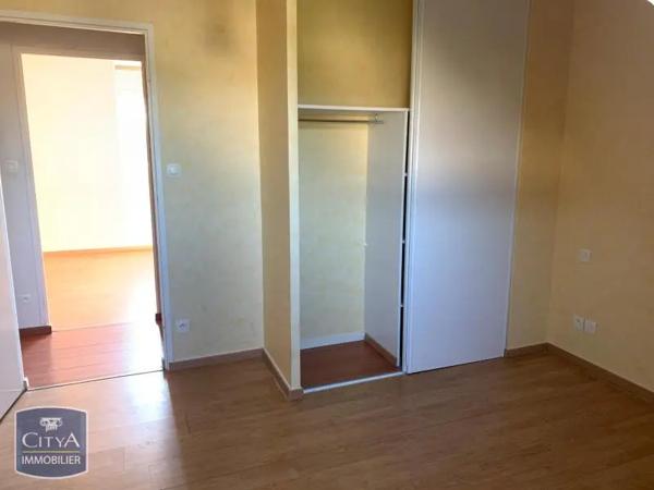Appartement à louer 3 pièces 62.87m² Vivy (49680)