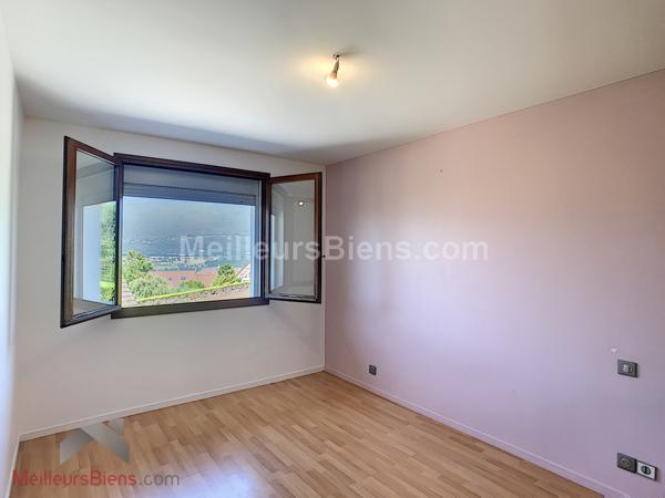  Voglans-Belle villa de 280 m2 dont 170 m2 habitables.