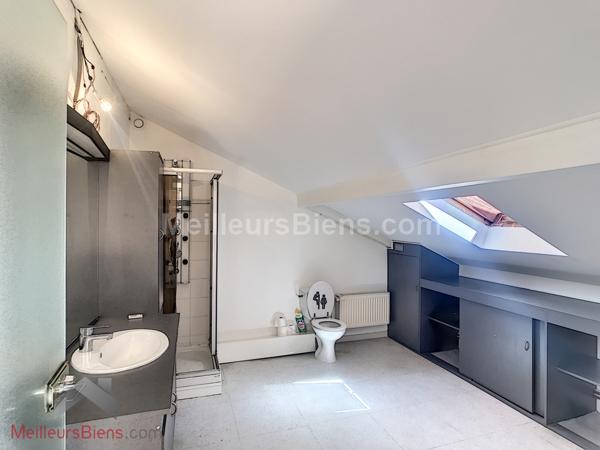  Voglans-Belle villa de 280 m2 dont 170 m2 habitables.