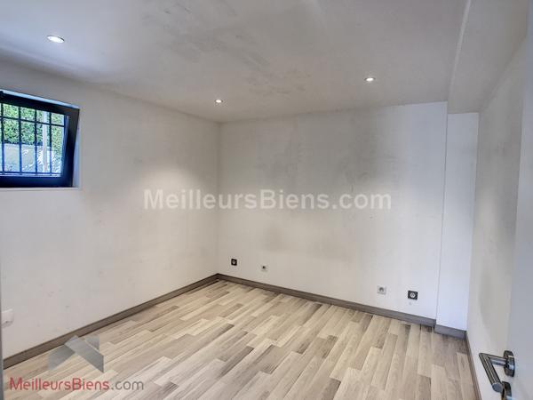  Voglans-Belle villa de 280 m2 dont 170 m2 habitables.