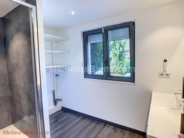  Voglans-Belle villa de 280 m2 dont 170 m2 habitables.