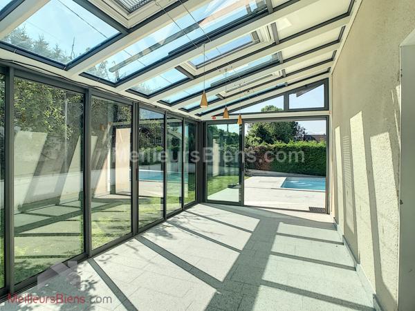  Voglans-Belle villa de 280 m2 dont 170 m2 habitables.