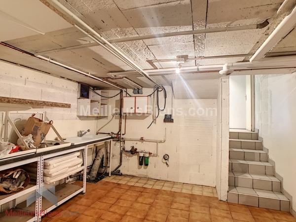  Voglans-Belle villa de 280 m2 dont 170 m2 habitables.