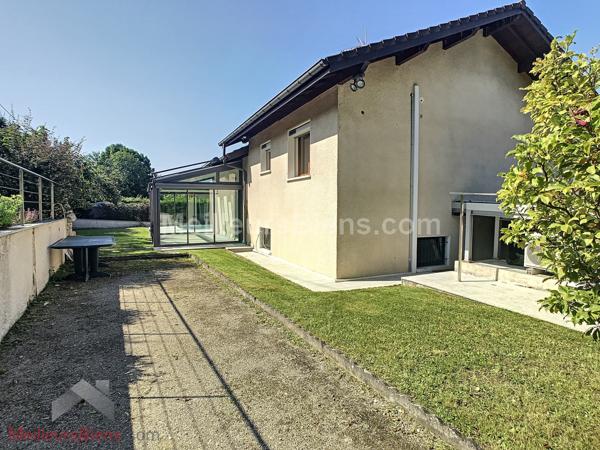  Voglans-Belle villa de 280 m2 dont 170 m2 habitables.