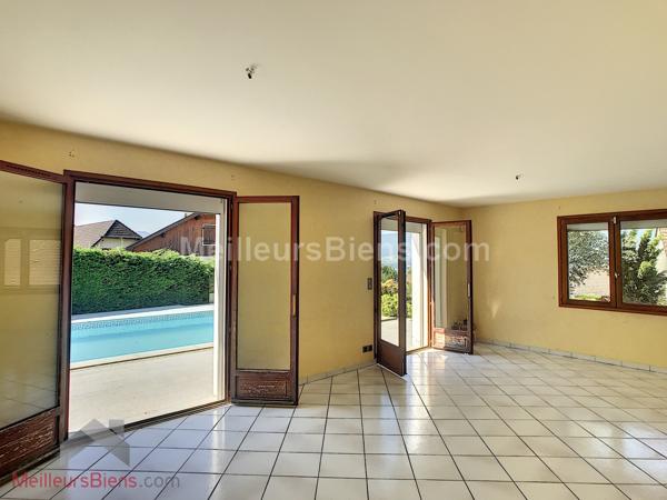  Voglans-Belle villa de 280 m2 dont 170 m2 habitables.