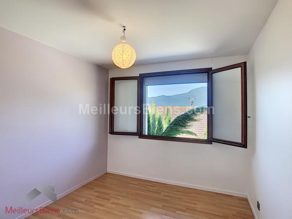  Voglans-Belle villa de 280 m2 dont 170 m2 habitables.