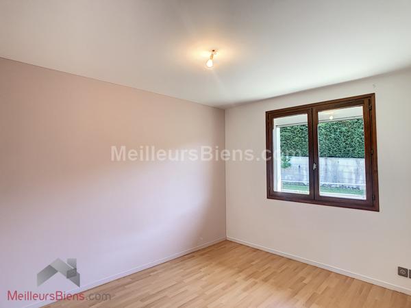  Voglans-Belle villa de 280 m2 dont 170 m2 habitables.