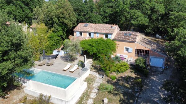 À VENDRE EN EXCLUSIVITÉ PERTUIS (84120) MAISON 6 PIECES D'ENVIRON 143m²  AVEC GARAGE, JARDIN ET PISCINE À DÉBORDEMENT CHAUFFÉE.