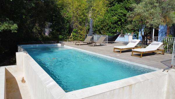 À VENDRE EN EXCLUSIVITÉ PERTUIS (84120) MAISON 6 PIECES D'ENVIRON 143m²  AVEC GARAGE, JARDIN ET PISCINE À DÉBORDEMENT CHAUFFÉE.