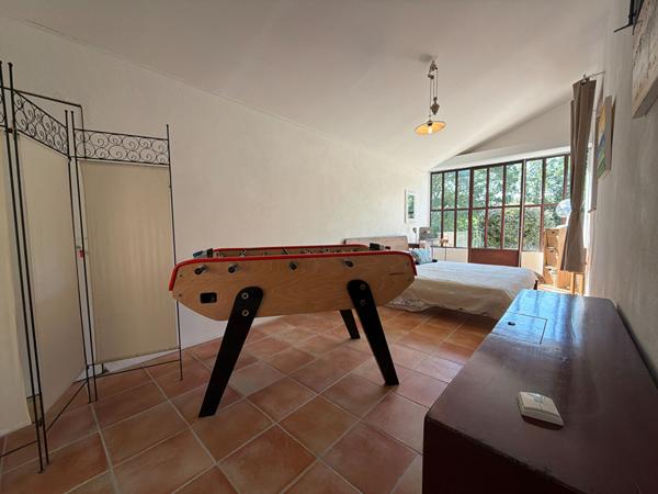 À VENDRE EN EXCLUSIVITÉ PERTUIS (84120) MAISON 6 PIECES D'ENVIRON 143m²  AVEC GARAGE, JARDIN ET PISCINE À DÉBORDEMENT CHAUFFÉE.