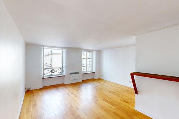 EXCLUSIF - Spacieux studio en étage élevé avec vue dégagée