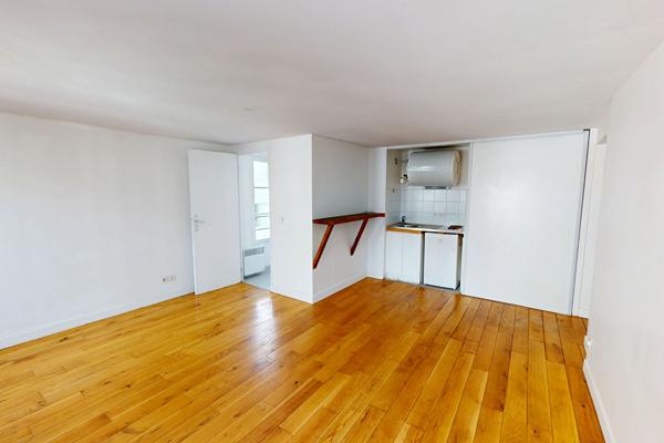 EXCLUSIF - Spacieux studio en étage élevé avec vue dégagée