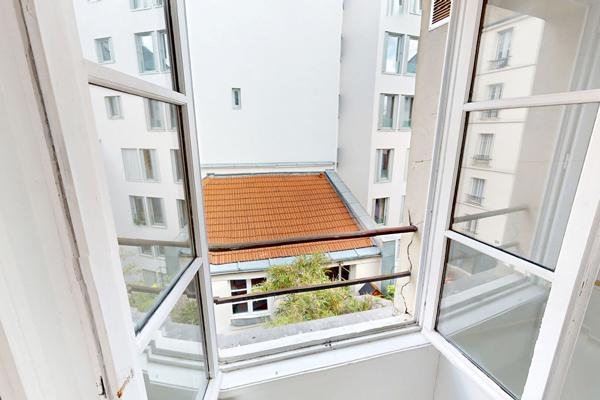 EXCLUSIF - Spacieux studio en étage élevé avec vue dégagée