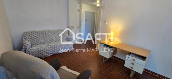 Appartement T2 avec loggia dans résidence sécurisée.