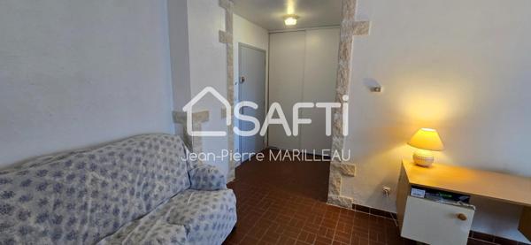 Appartement T2 avec loggia dans résidence sécurisée.