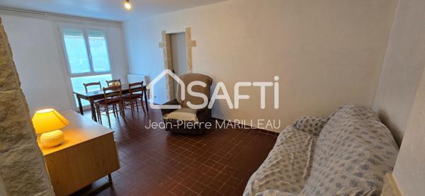 Appartement T2 avec loggia dans résidence sécurisée.