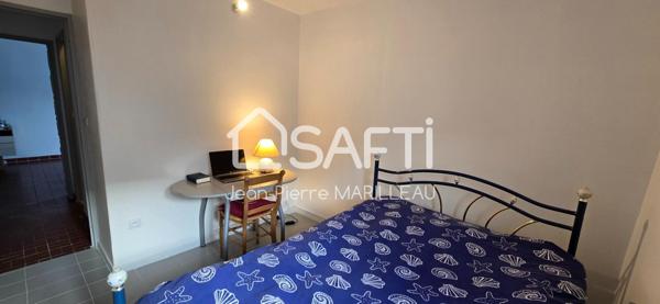 Appartement T2 avec loggia dans résidence sécurisée.