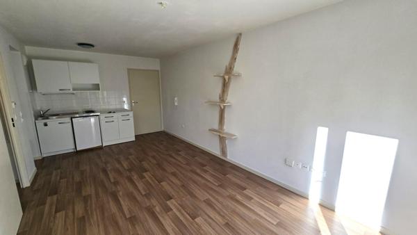 Appartement Poitiers 2 pièce(s) 39.02 m2 Parking PMR