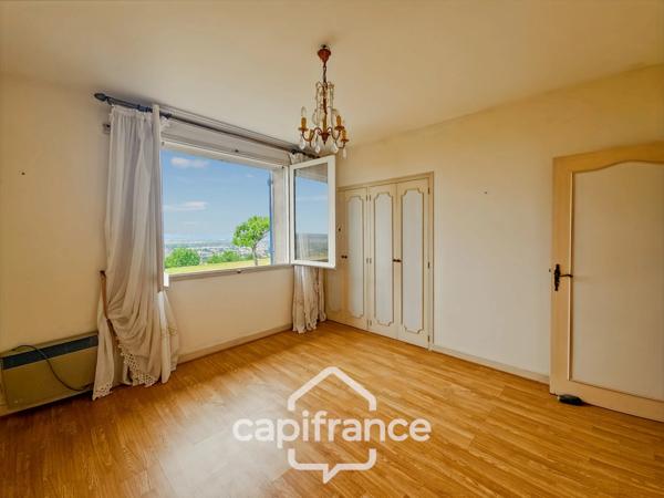 Maison familiale avec vue panoramique à Castelculier, 6 chambres, 235m² habitable, sous-sol 145m²