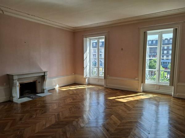 À LOUER – Plateau de bureaux de caractère – 218 m² – Place de Jaude, Clermont-Ferrand