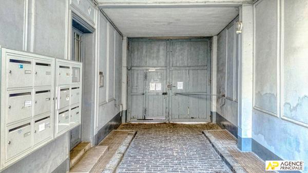 Versailles Notre-Dame Les Prés Appartement 3 pièces 67 m² au sol situé au 3eme et dernier étage avec cave €449 000 ** - Référence 27725
