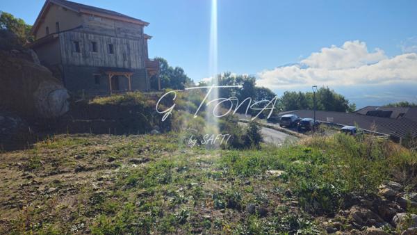 ? Terrain viabilisé de 708 m² avec permis de construire validé pour une maison d’exception