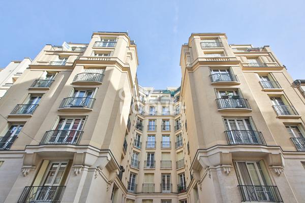 STUDIO Paris 15 de 28,5 m2 - Dernier Etage